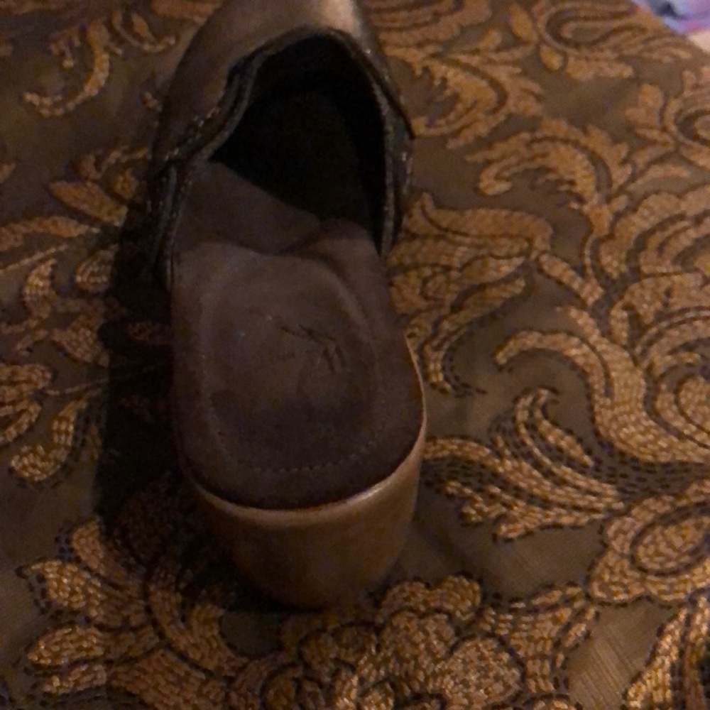 Shoes - Picture 4 of 10